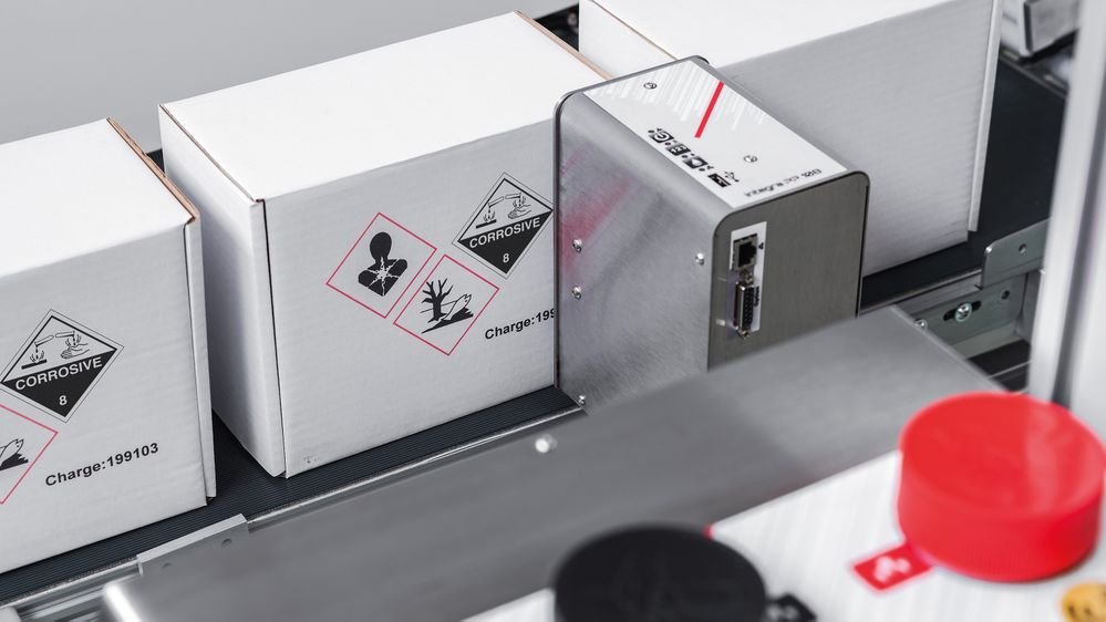 Industrial inkjet printer Markoprint integra PP 108 bicolour for two-colour hazardous substance labeling on carton boxes