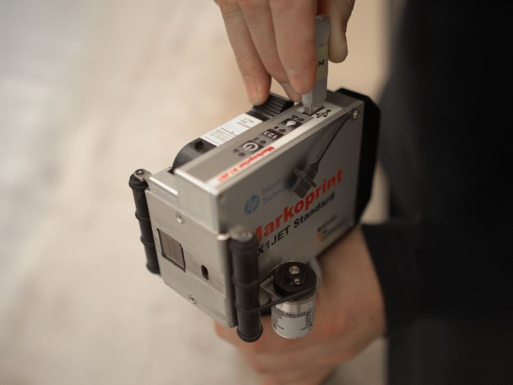 Markoprint X1JET HandHold inkjet printer with USB stick