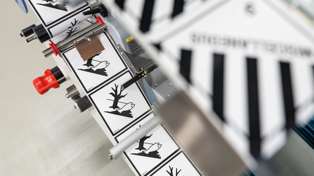 Alpha Compact applies pre-printed labels