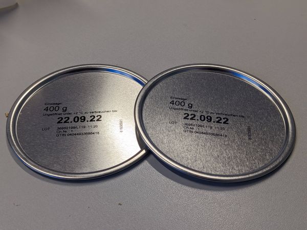 Metal lids labeled with Markoprint integra PP RAZR inkjet printer