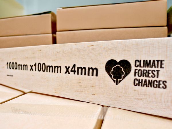 Wooden slat labeled with Markoprint integra PP RAZR inkjet printer