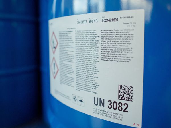2-colour hazardous substance label on metal drum