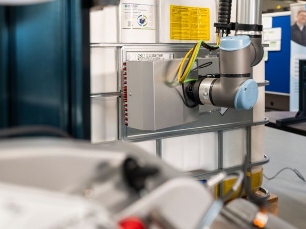 Legi-Air 4050B-R labeling with robots 4