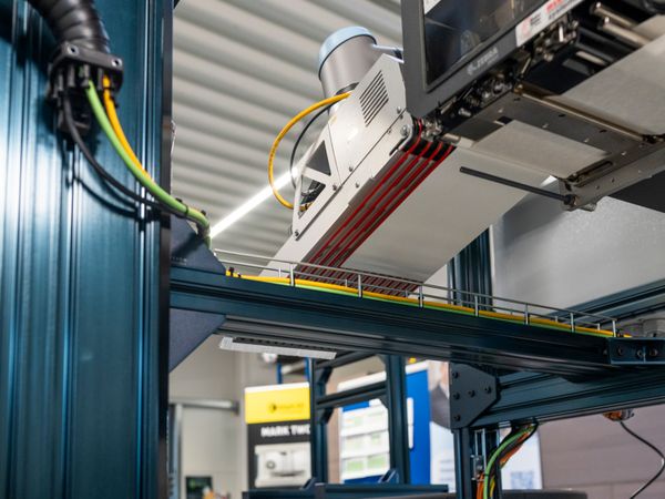 Legi-Air 4050B-R labeling with robots 8