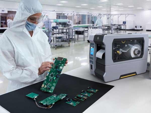 Zebra ZT610 label print application micro-labeling in the manufacturing industry