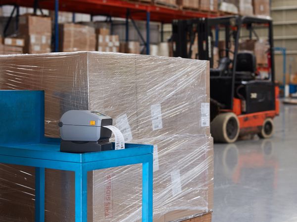 Zebra ZD421 for printing shipping labels in logistics