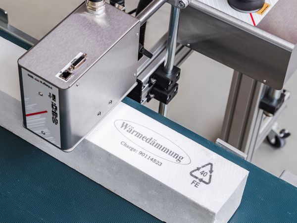 Markoprint integra PP 108 large-character printing on insulation material