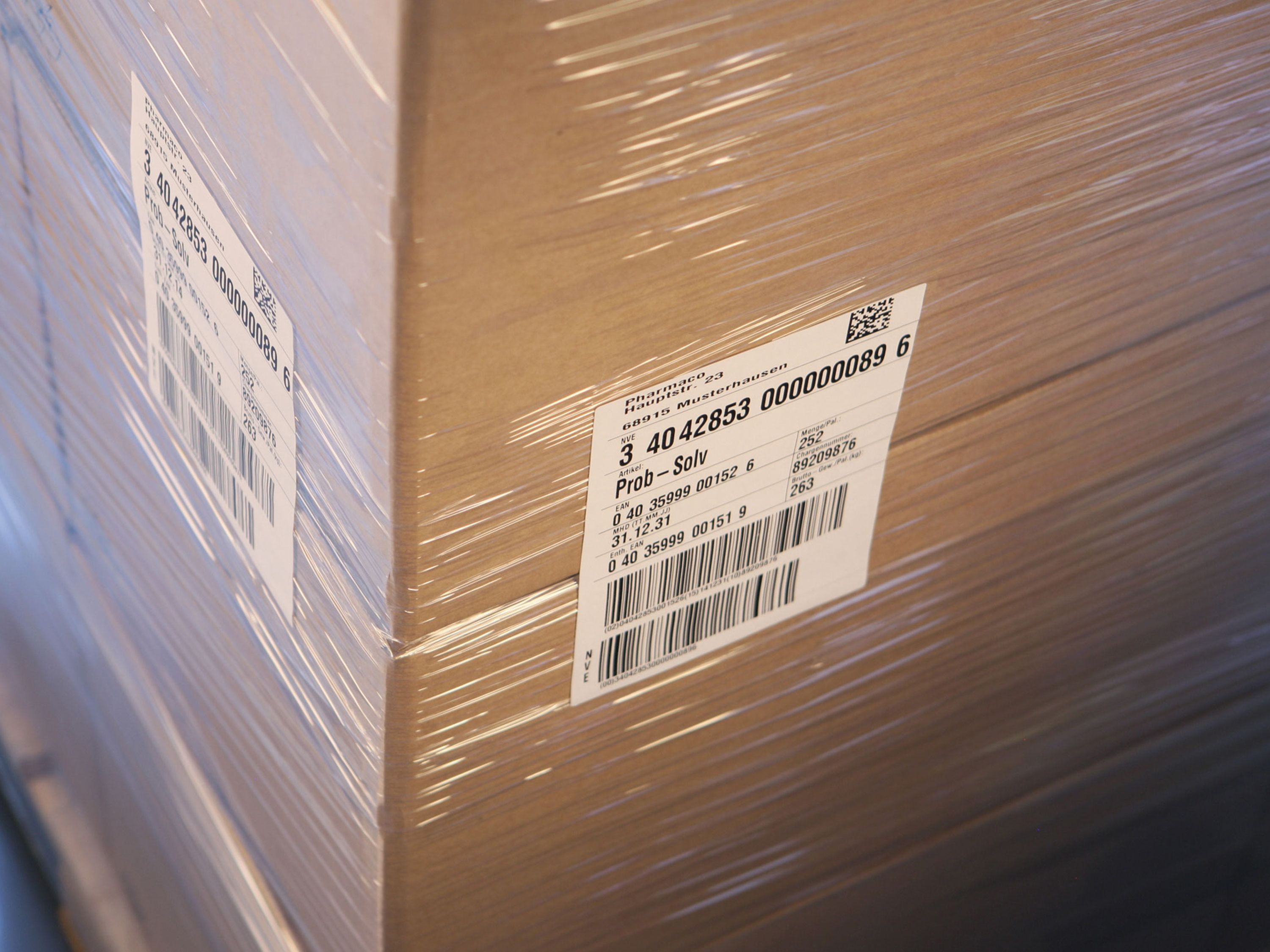 2-sided labeling on foil-wrapped pallet with cartons