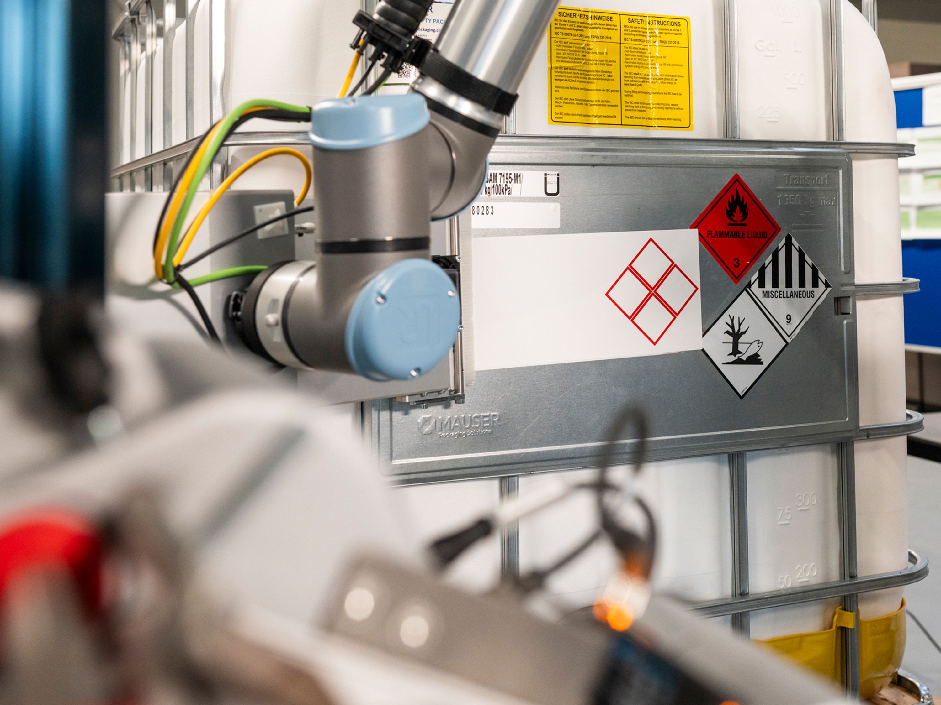Legi-Air 4050B-R labeling with robots 5