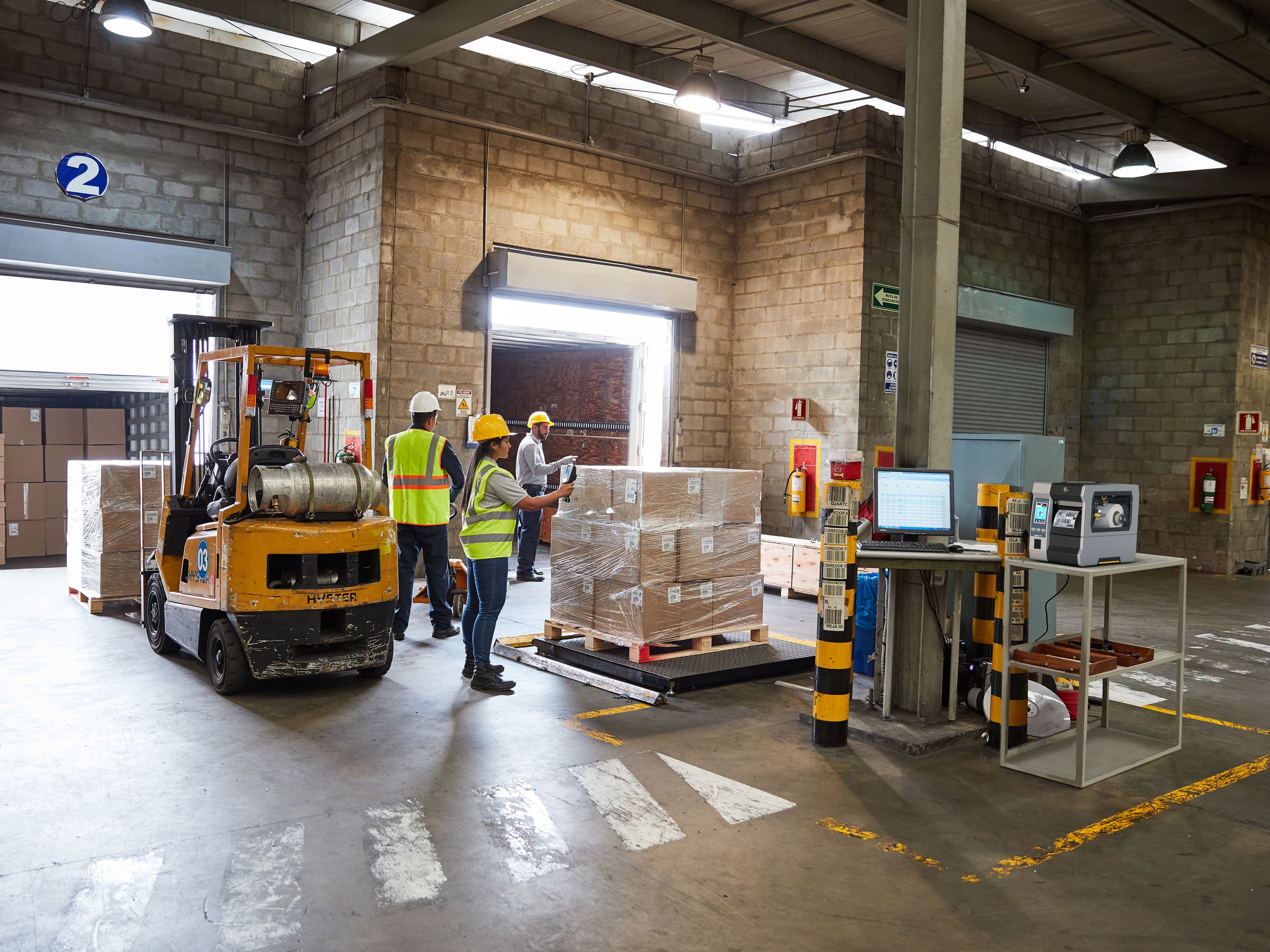 Zebra ZT610 label print application for cross-docking in warehouse logistics