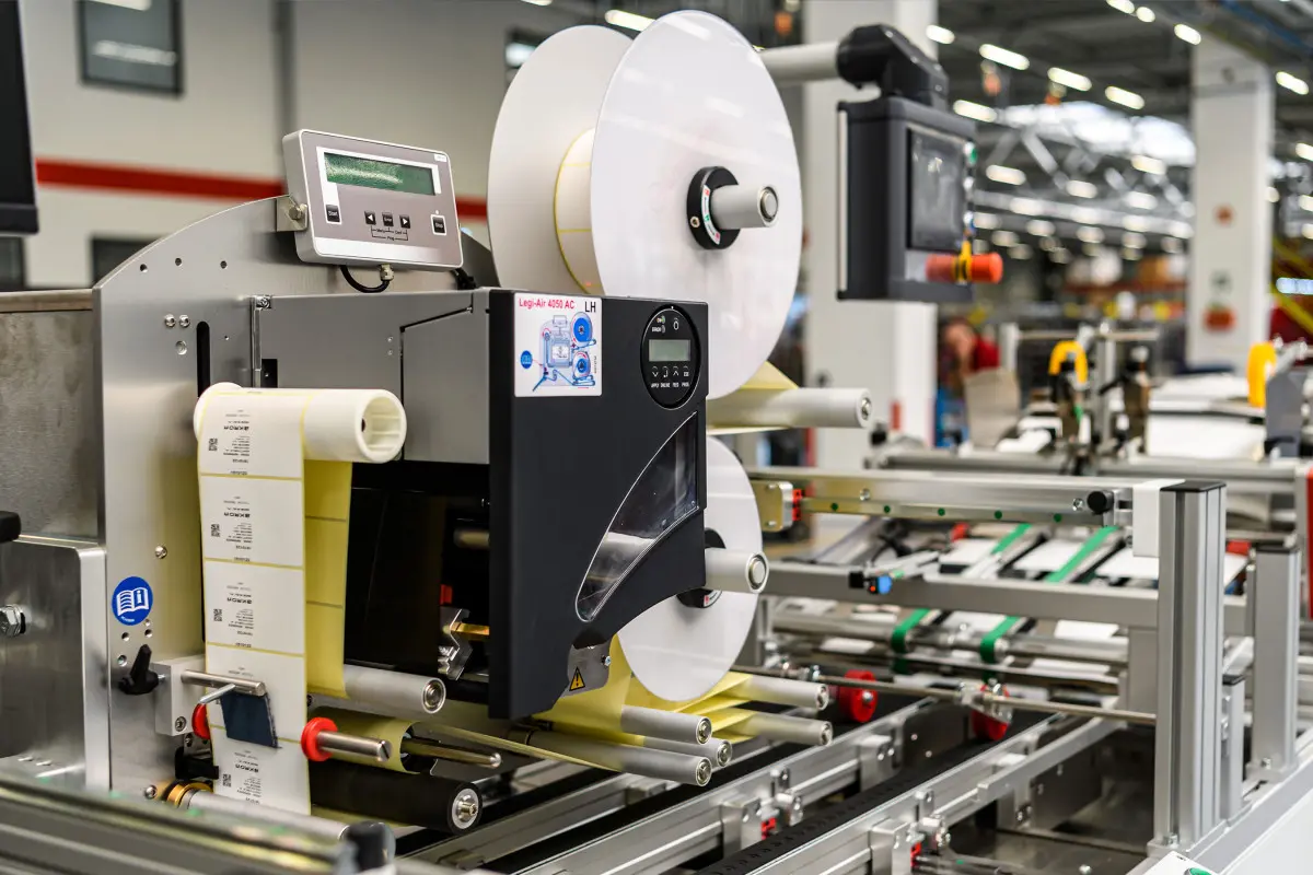Label printer and applicator integrated into a packaging machine