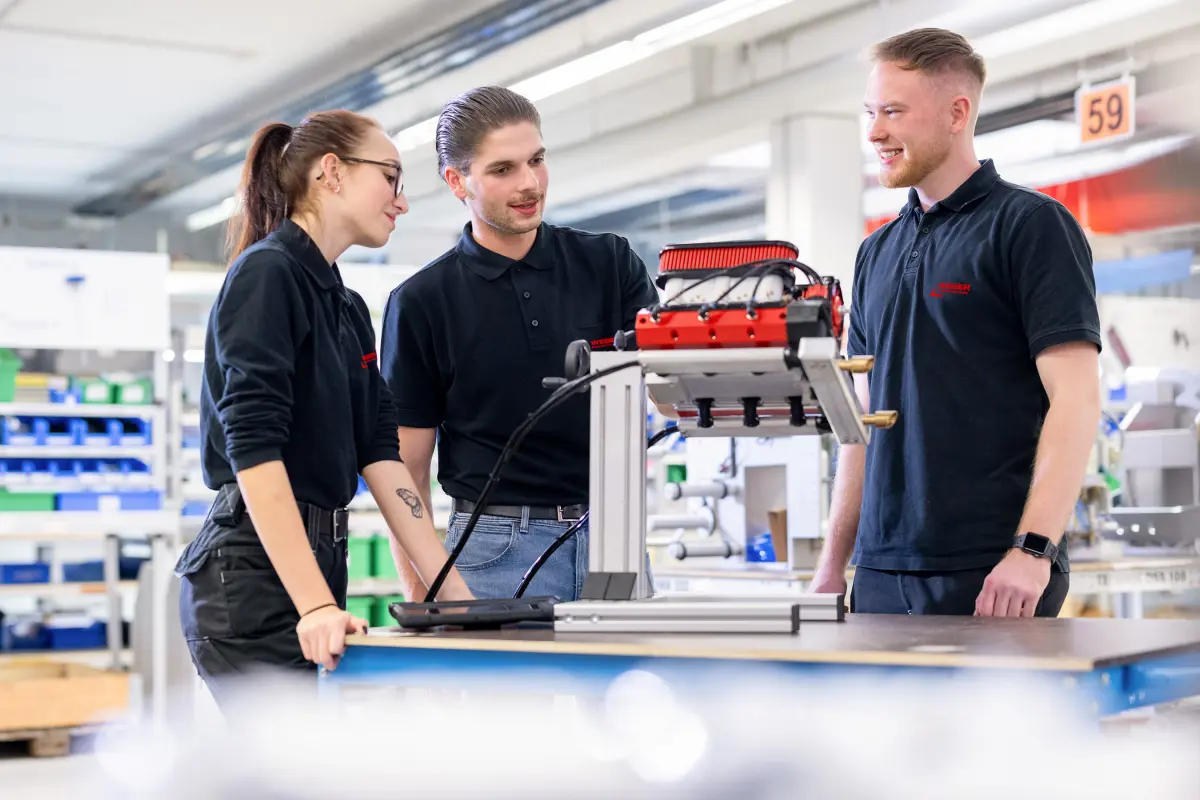 Trainees Mechatronics(c)Timo Lutz 3200x1800